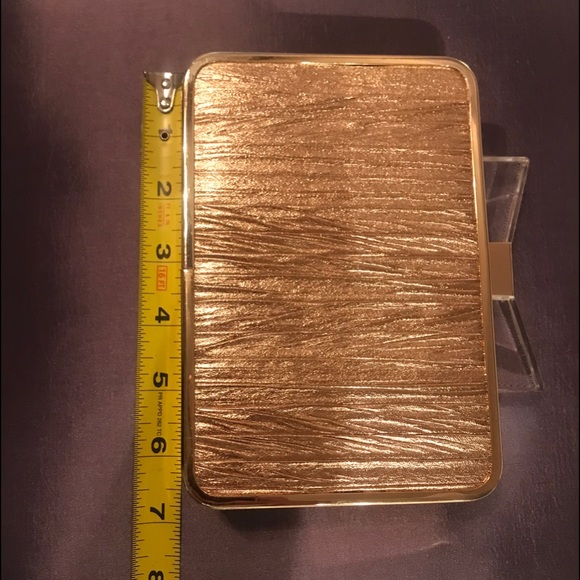 Beautiful gold w/Acrylic handle purse,classy! - Picture 5 of 6